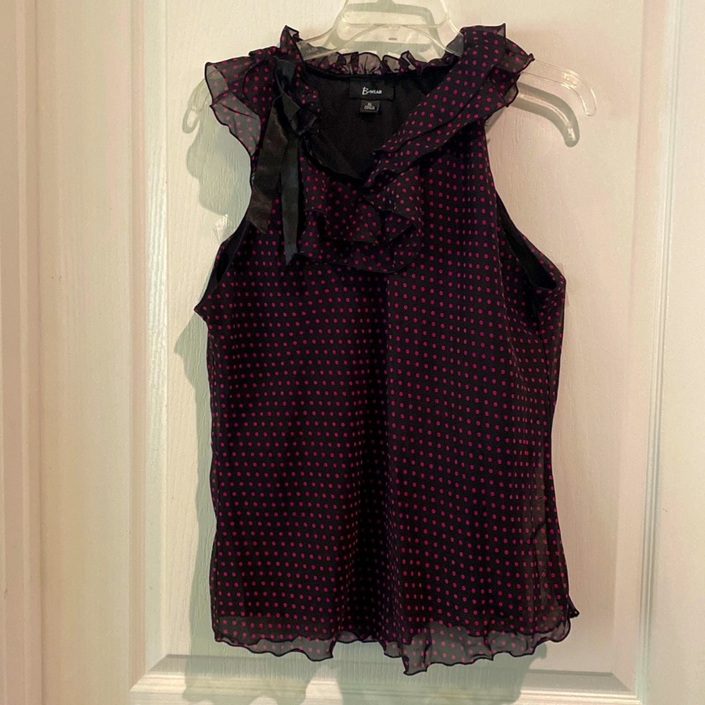 Sleeveless Ruffle Collar Blouse